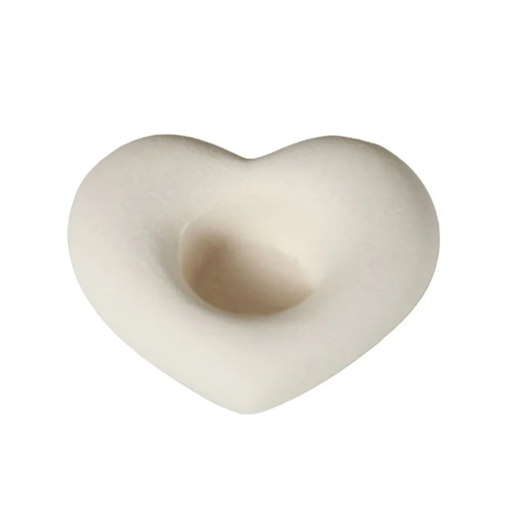 

Ceramic Material Heart Shaped Candle Holders Red/White Color Heart Shape Design Romantic Candle Stand Smooth Surface Decorative