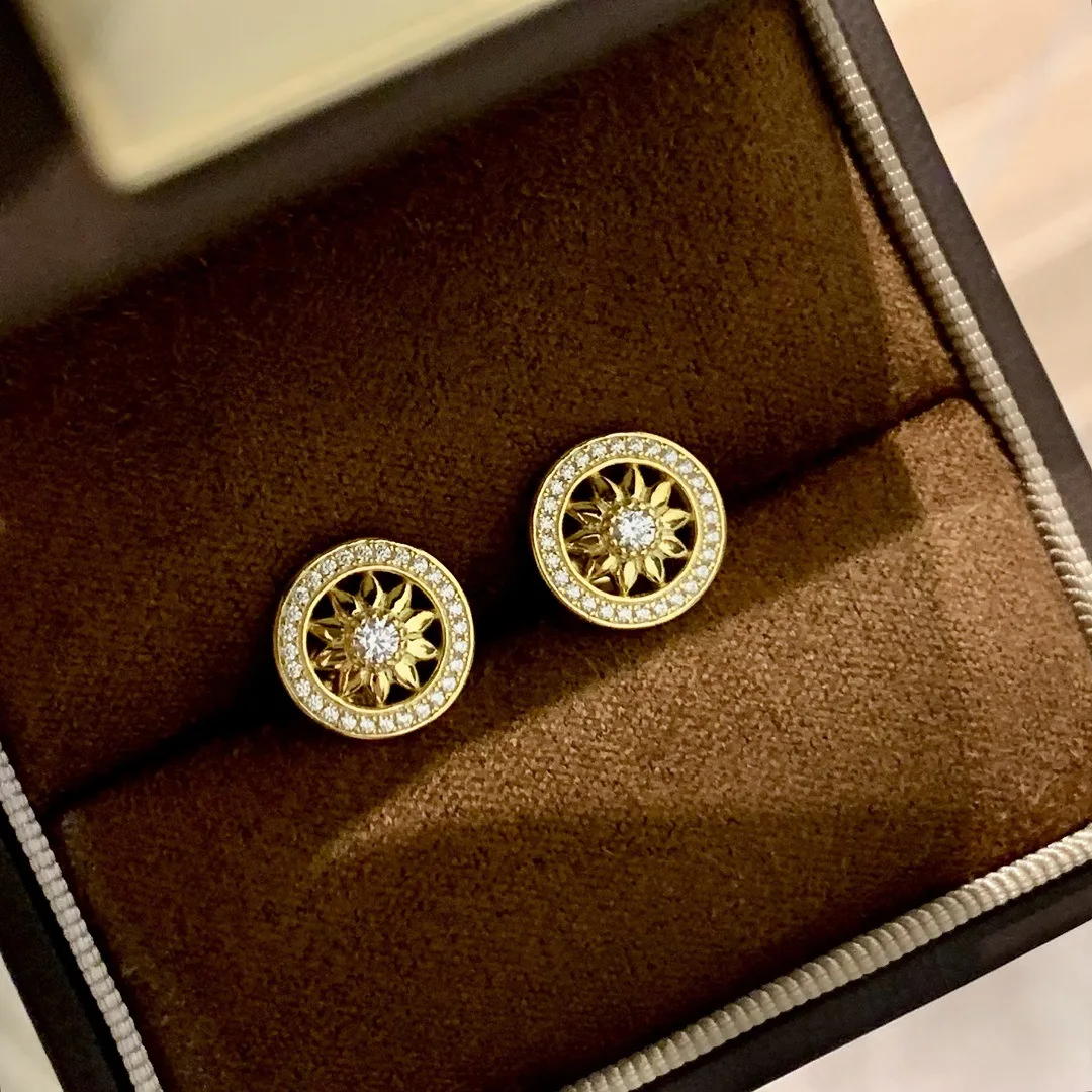 9999 gold Sun Goddess Stud Earrings - Fashionable, Luxurious, Sophisticated, High-Quality, Exquisite, Elegant, Versatile,