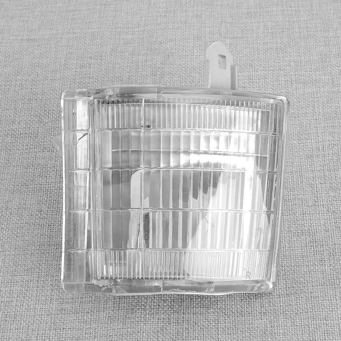

Front Left Side Corner Clearance Light Lamp Housing Cover Fit for Mitsubishi Fuso FE FG 1995-1999 2000 2001 2002 2003 2004