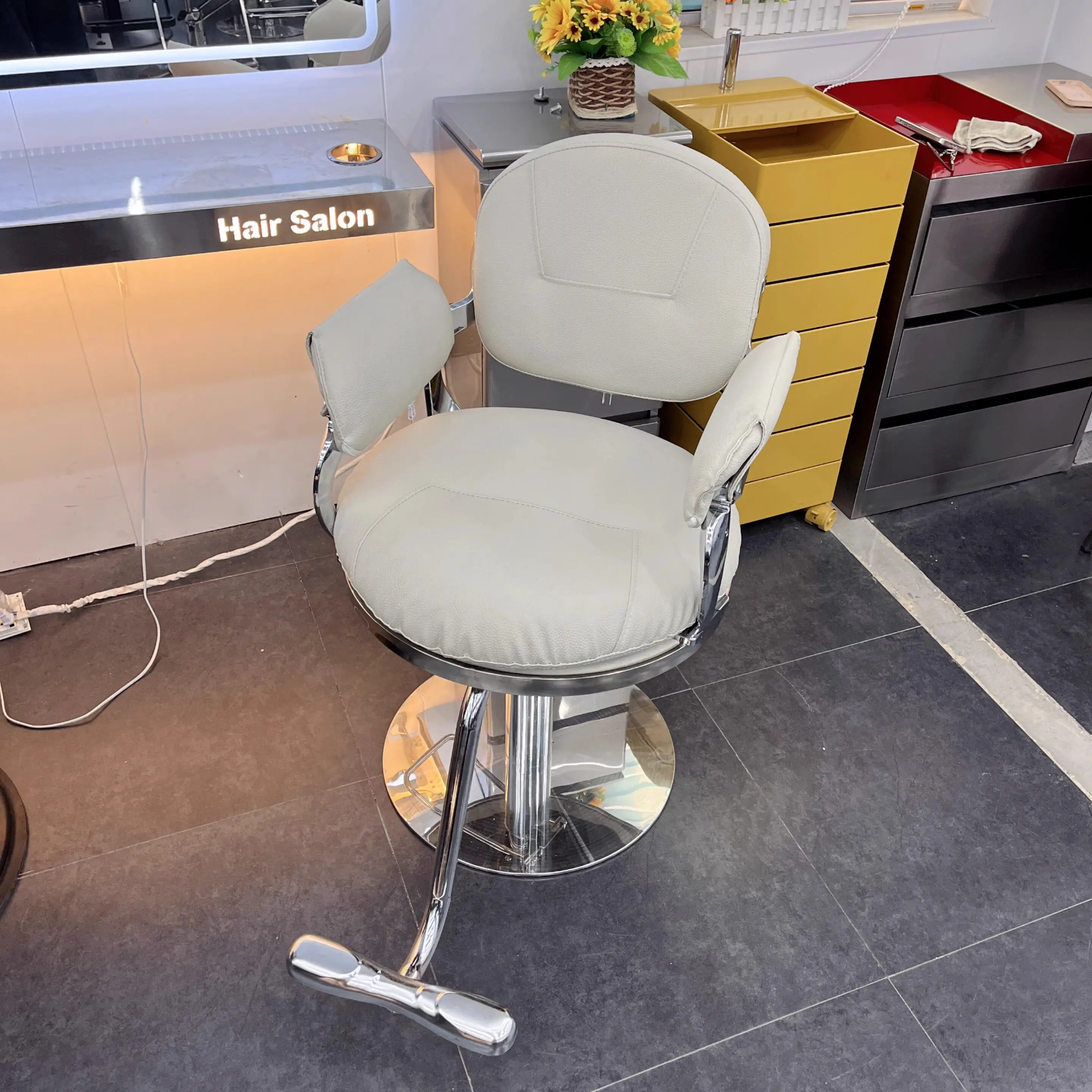 Modern Tattoo Cosmetic Barber Chairs Pedicure Shampoo Barber Chairs Nordic Style Working Shop Cadeira Giratoria Hair Furniture