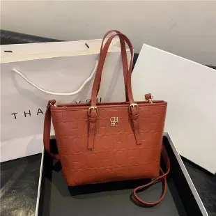 

Large Capacity Tote Bag for Women 2026 Collection Fashion Commuter Shoulder Bag Stylish Spacious Bucket Bag Practical Work Bag