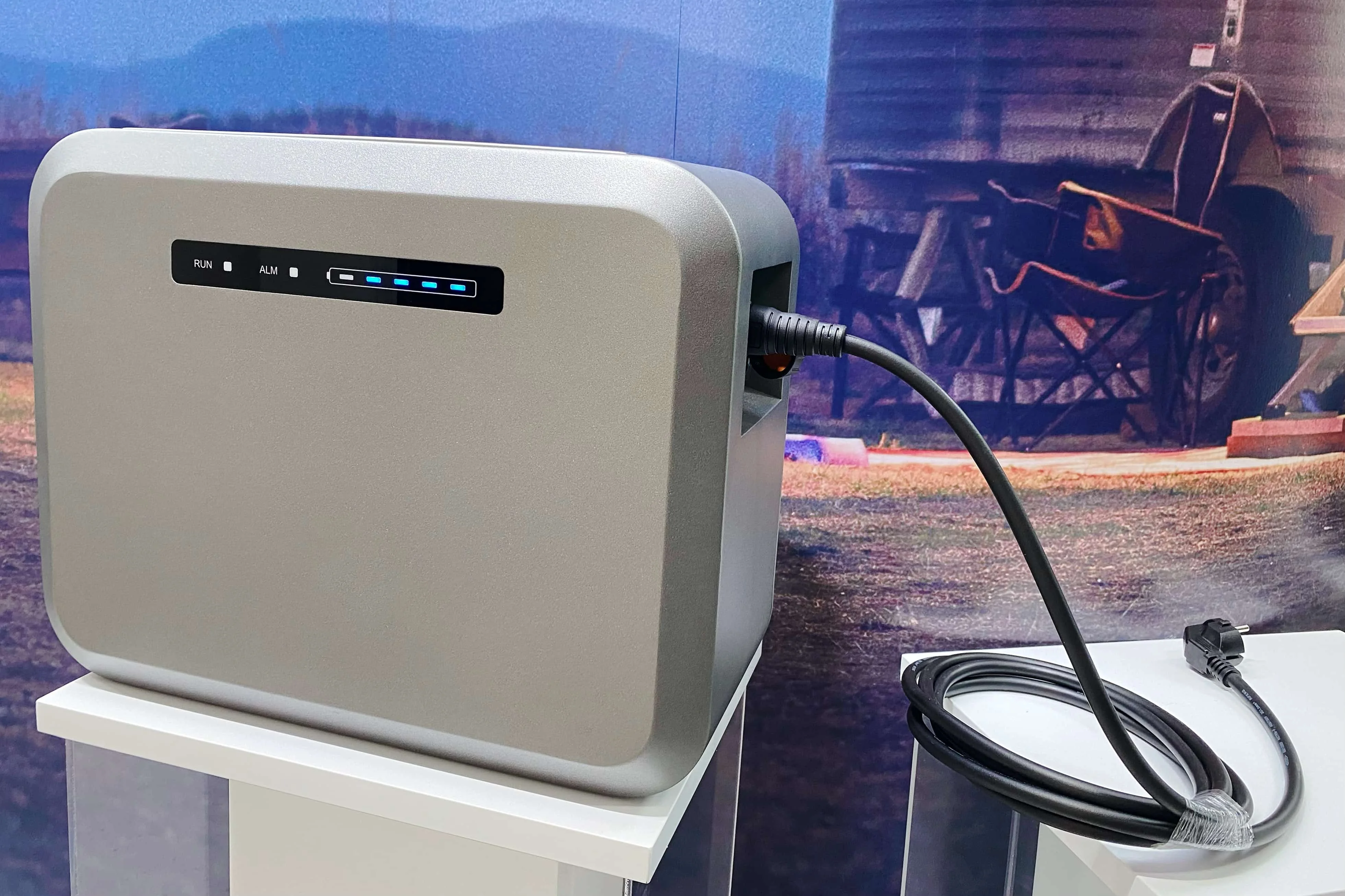2kWh Mini PV Power Station with Plug and Play Feature for DIY Balcony Setup
