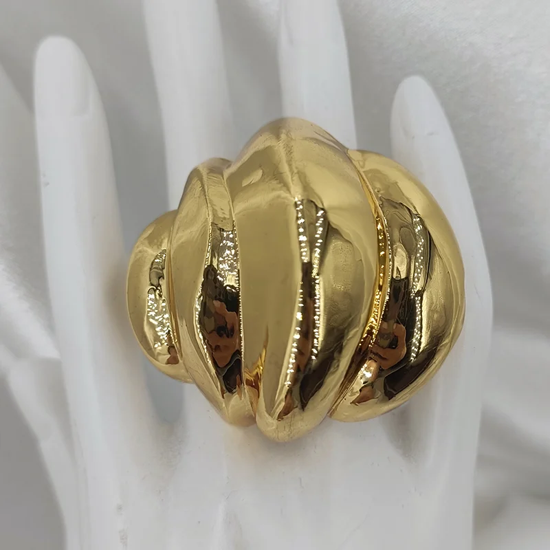 Fashion Gold Color Round Flower Big Ring For Women Trendy Metal Finger Ring Hip Hop Statement Party Jewelry Gifts New In