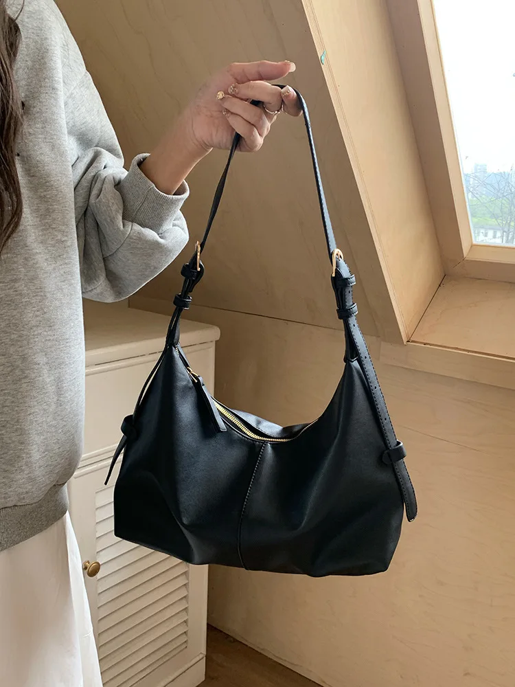 CGCBAG 2025 موضة جديدة فاخرة العلامة التجارية حقيبة نسائية صغيرة حقيبة عادية Lage قدرة الكتف حقيبة كروسبودي بسيطة التنقل حقيبة يد الإناث