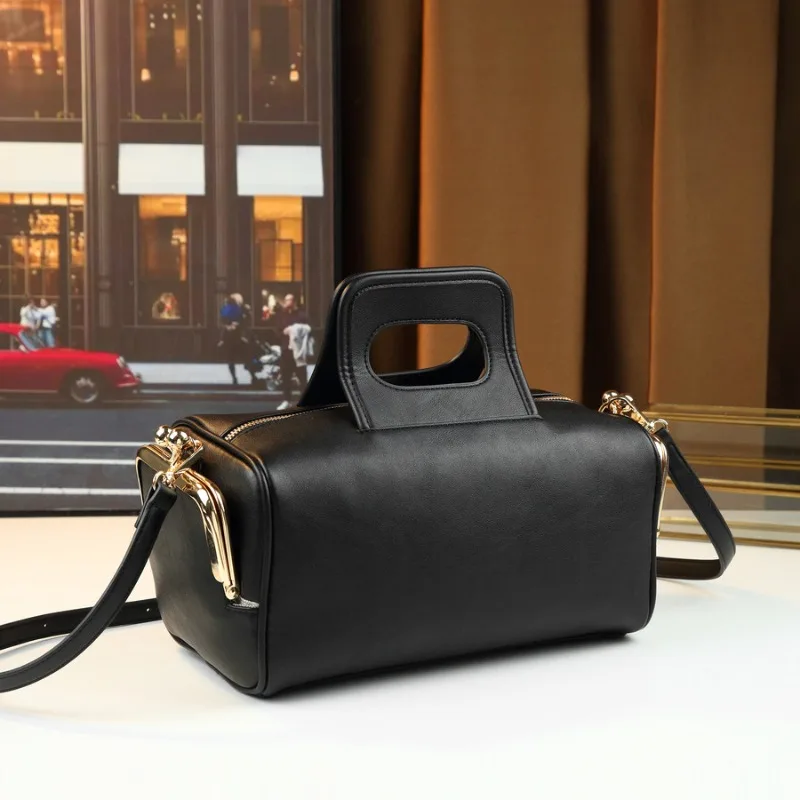 Fashion-Forward Messenger Purse - Trendy Crossbody Bag With Vintage Charm And Large Capacity