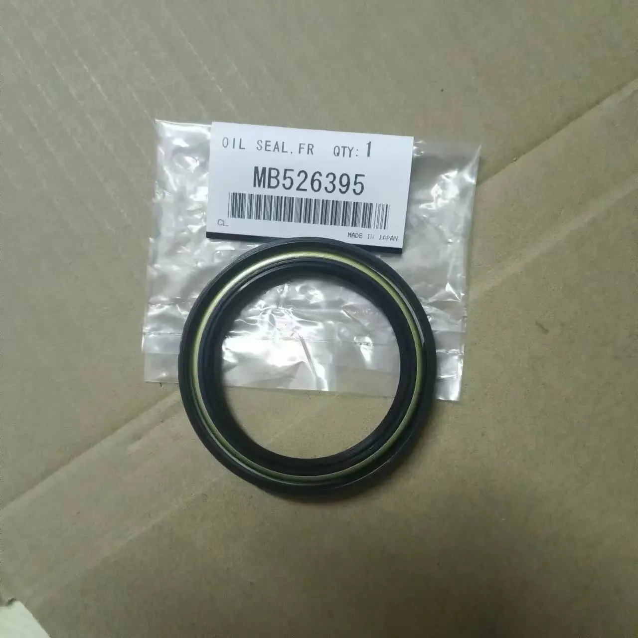 Front Wheel Hub Oil Seal For Mitsubishi Montero Pajero Sport L200 V32 V43 V44 V45 V46 MB526395
