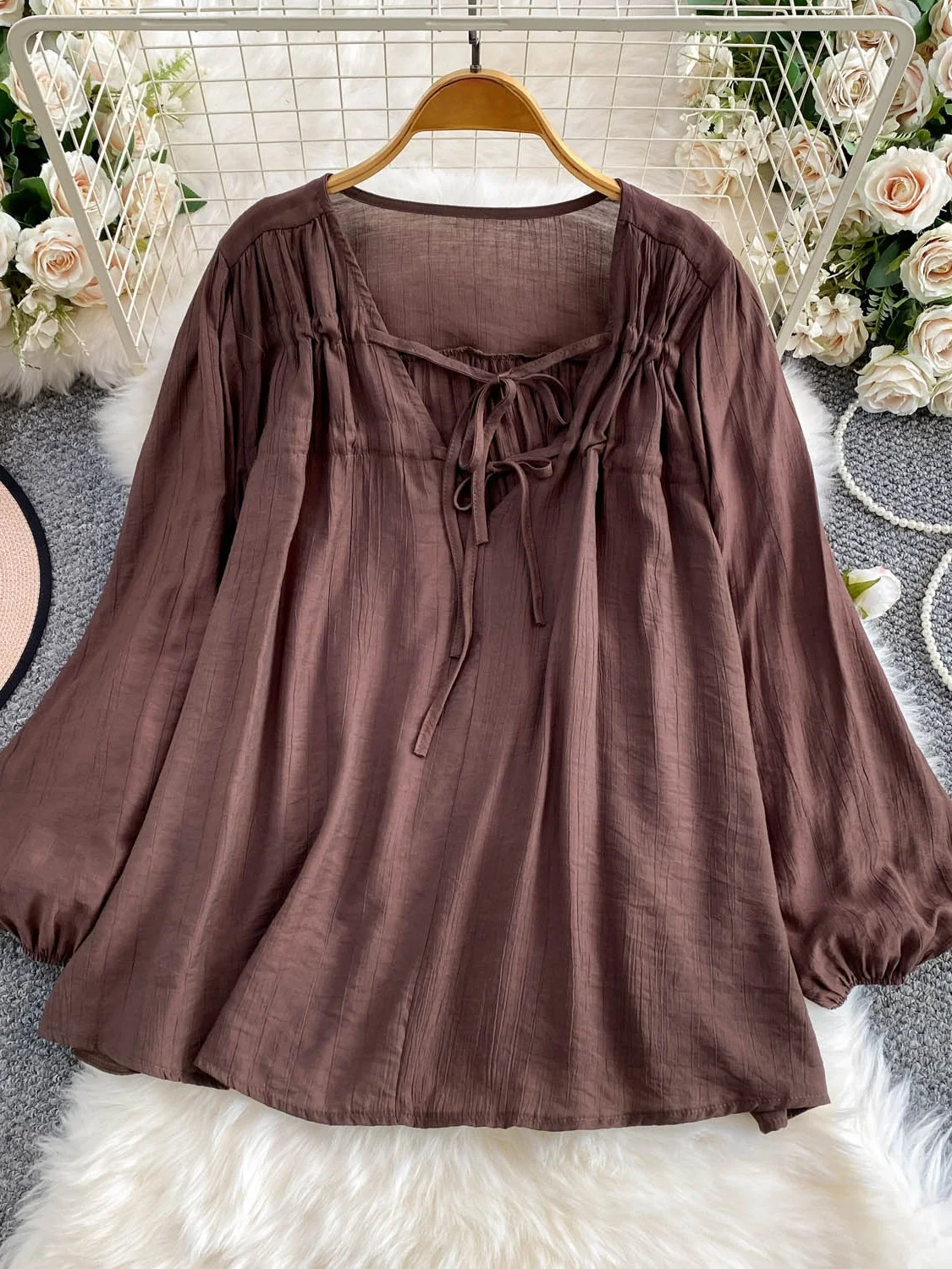 

Sexy Loose Fit V-Neck Shirt Women's Casual Style Korean Version Summer 2026 Thin Material Long Sleeve Slimming Effect