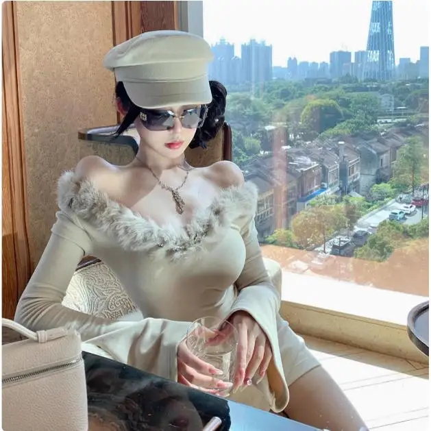 تي شيرت Pure Desire Spicy Girl من الفرو الصناعي على الكتف تي شيرت نسائي للخريف والشتاء بقصة ضيقة ملابس داخلية قاعدة علوية V-Ne Long Sve ort... #1