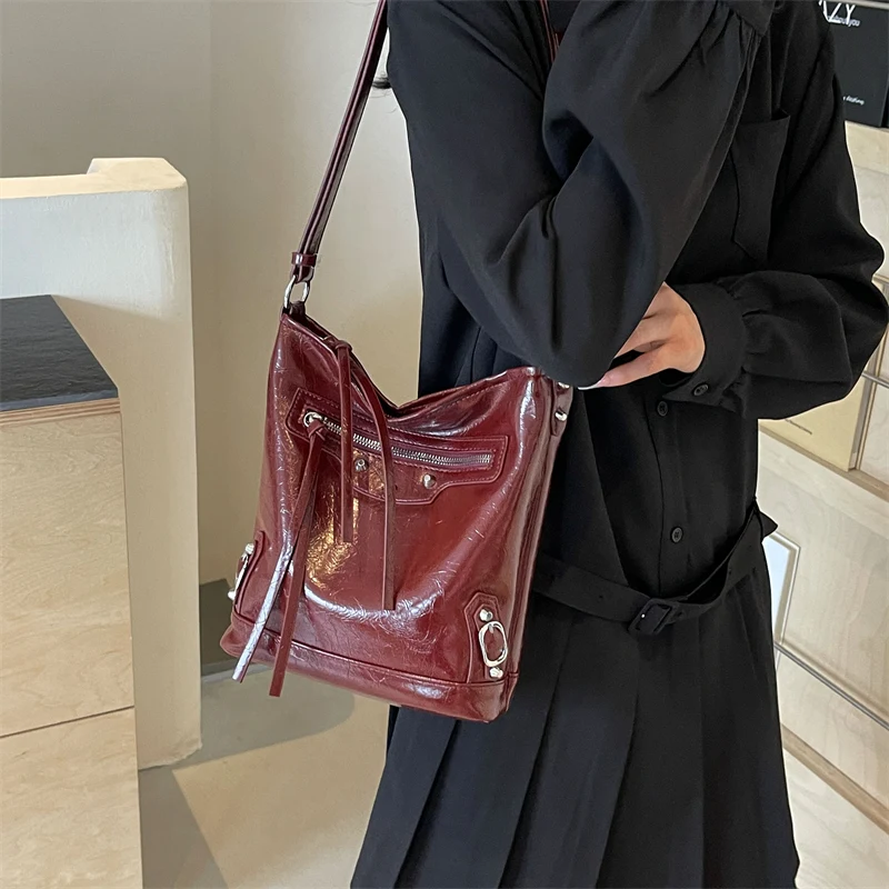 Wine Red Large Capacity Tote Bags for Women Sweet Cool Locomotive High Quality Shoulder Crossbody Bag Versatile Handbag Texture