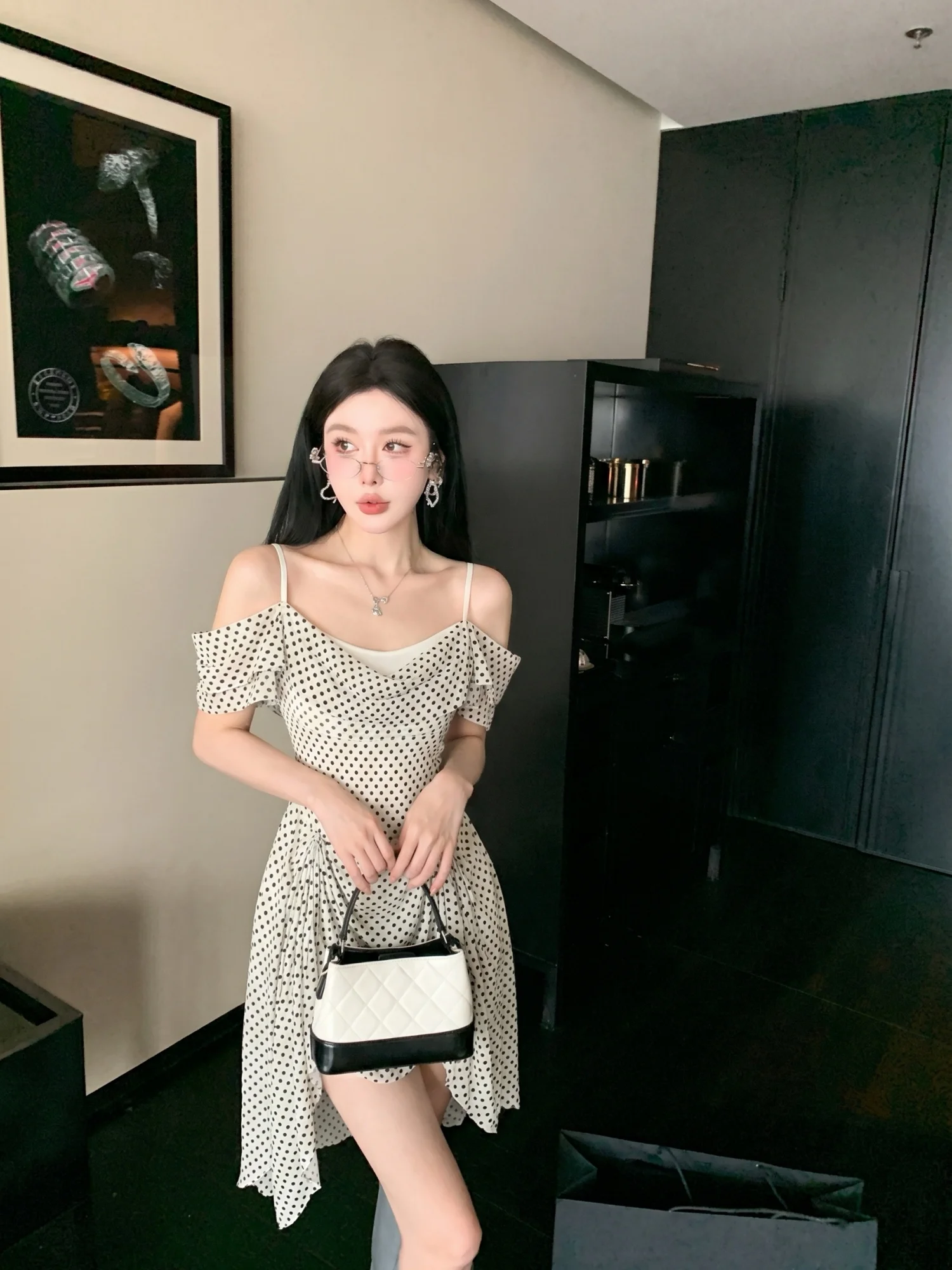 

MaoNi French Style Polka Dot Waist Cinched Shoulder Bared Versatile Dress Women's Summer Casual Breathable Polyester Dress