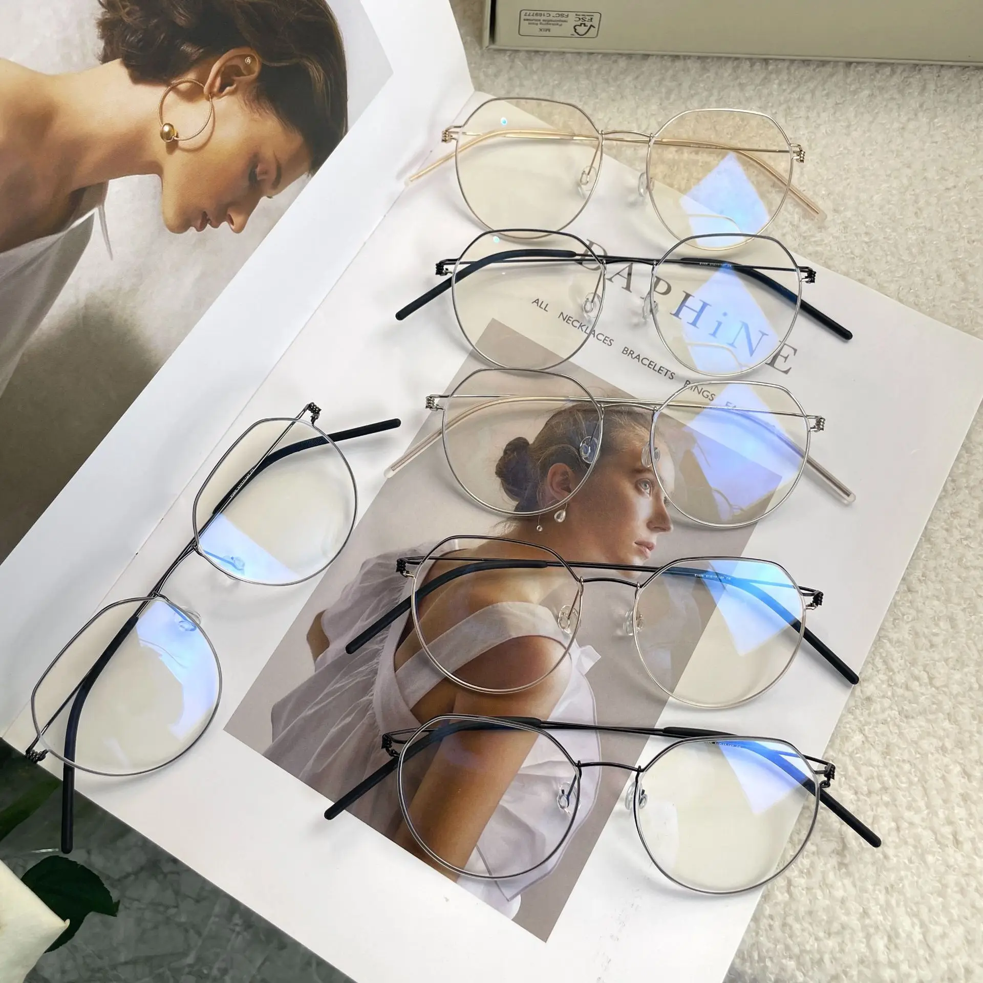 

Lind's retro artistic screw free design EVAN ultra light titanium round frame anti blue light myopia eyeglass frame