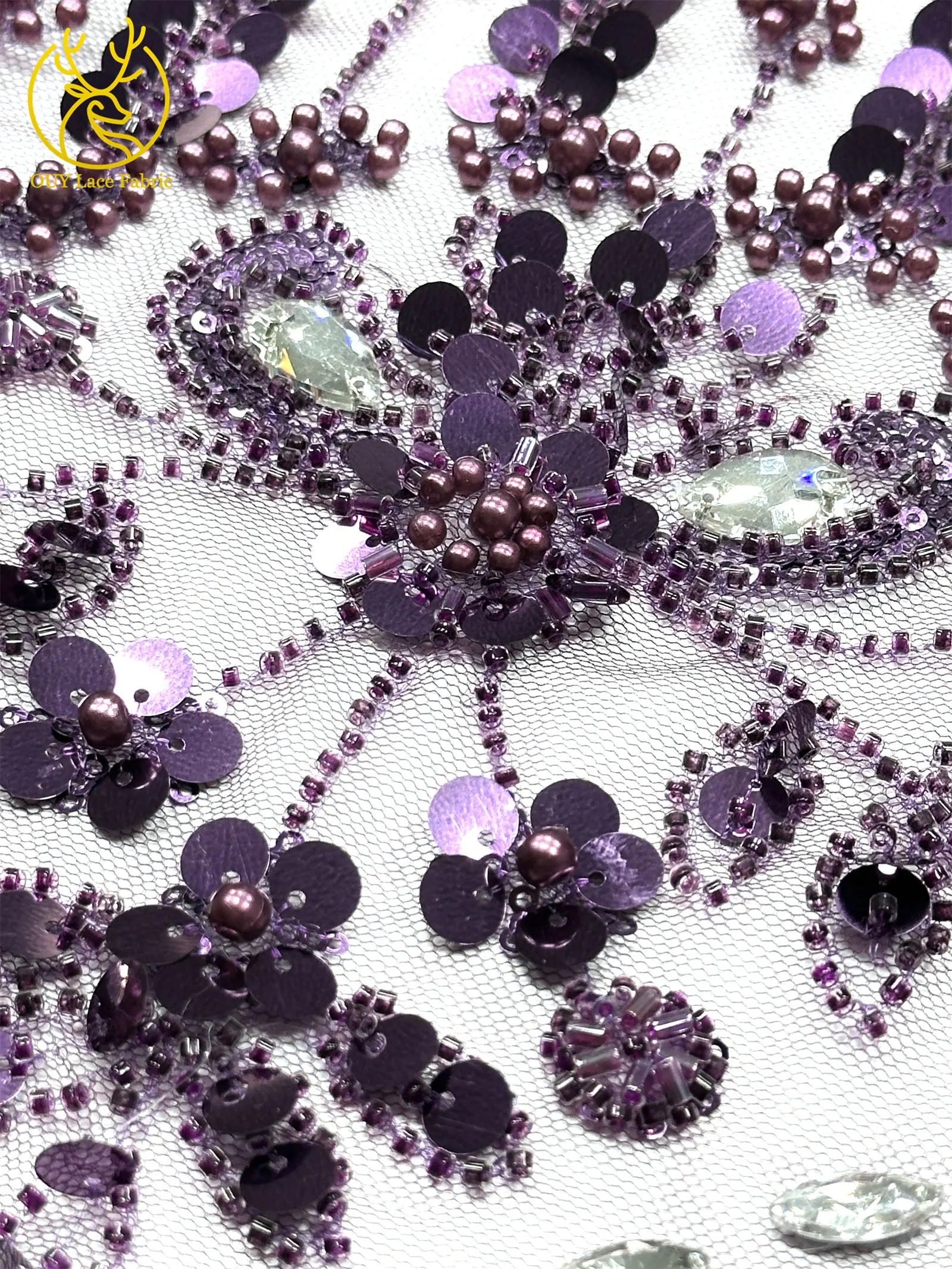 Afrikanischer Spitzenstoff in Traubenlila, französische Pailletten, bestickte Spitze, glitzernde Strass-Spitze für Brautkleider zum Nähen – Detail 7