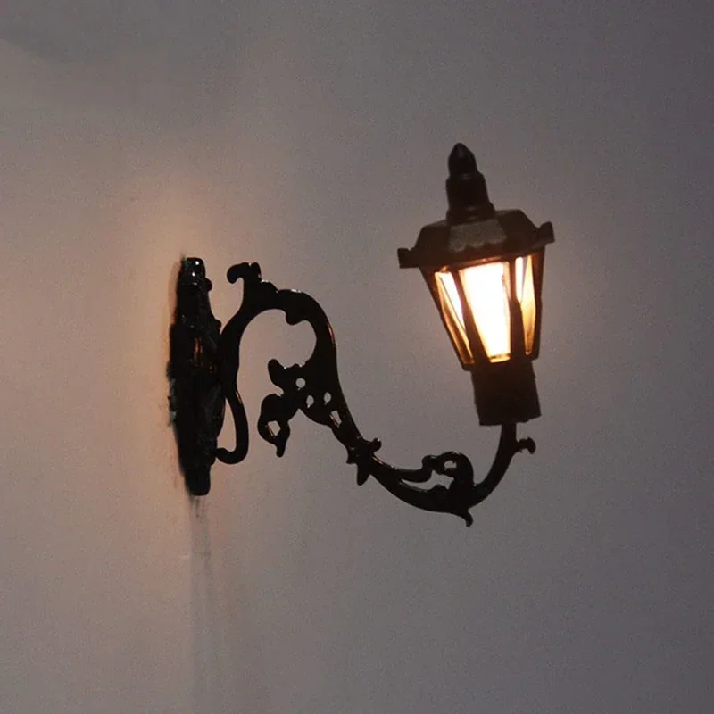 1pcs Wall Mount Lamps Making Railroad Park Lamps Model Funiture Accessories For Doll House Decor Kids Pretend Play Toys Gift