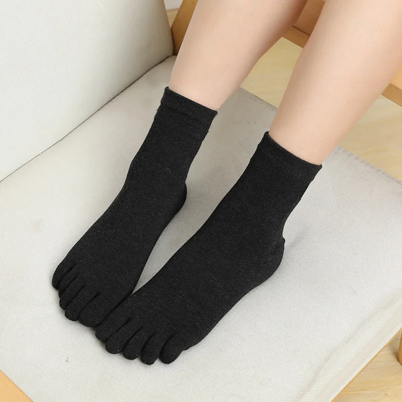 

5 Pairs Women's Casual Harajuku Toe Socks Soft Cotton 5 Fingers Four Seasons Sweat-absorbing Solid Black White Socks with Toes