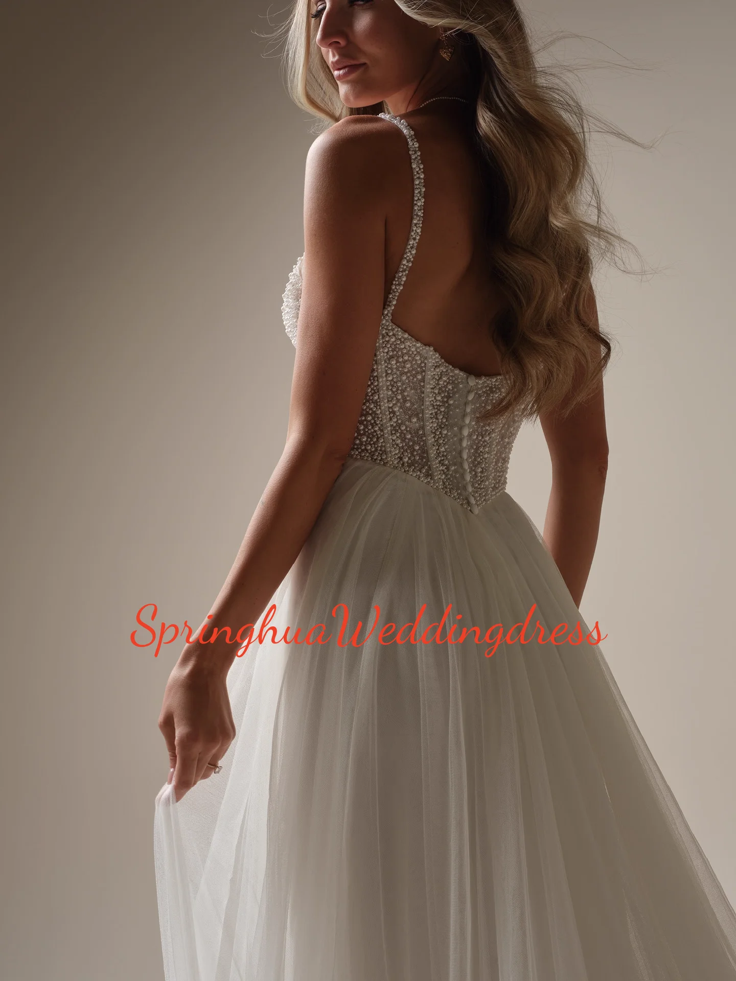 Op maat gemaakte Franse high-end luxe trouwjurken en jurken. Nieuwe afslankende en lichte luxe split-out trouwjurken en jurken f