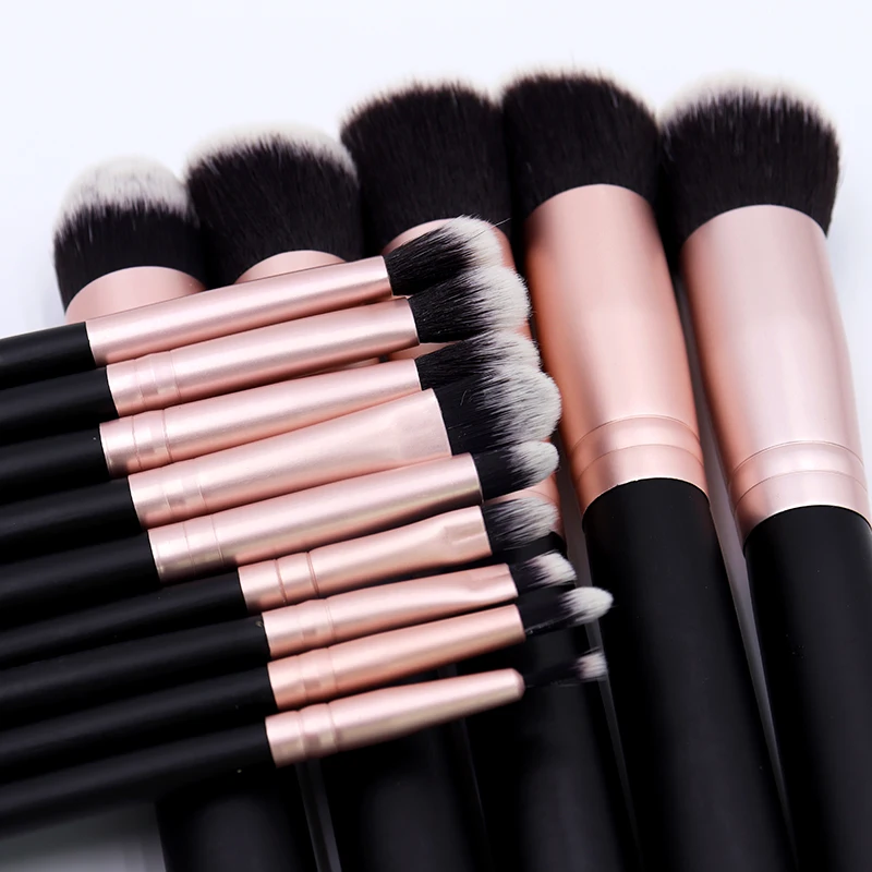 卸売ナイロンファンデーションメイクブラシ、角度付きコンシーラーブラシ、木製ハンドル、高品質で快適なハンディキットセットメイクブラシ