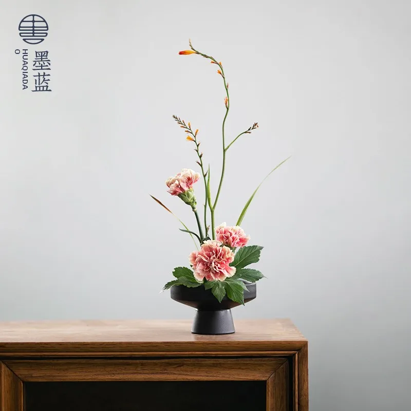 

Минималистичная керамическая миниатюрная ваза в китайском и японском стиле на высокой подставке, для церемонии чая Дзен, маленькая декоративная тарелка с круглым горлышком