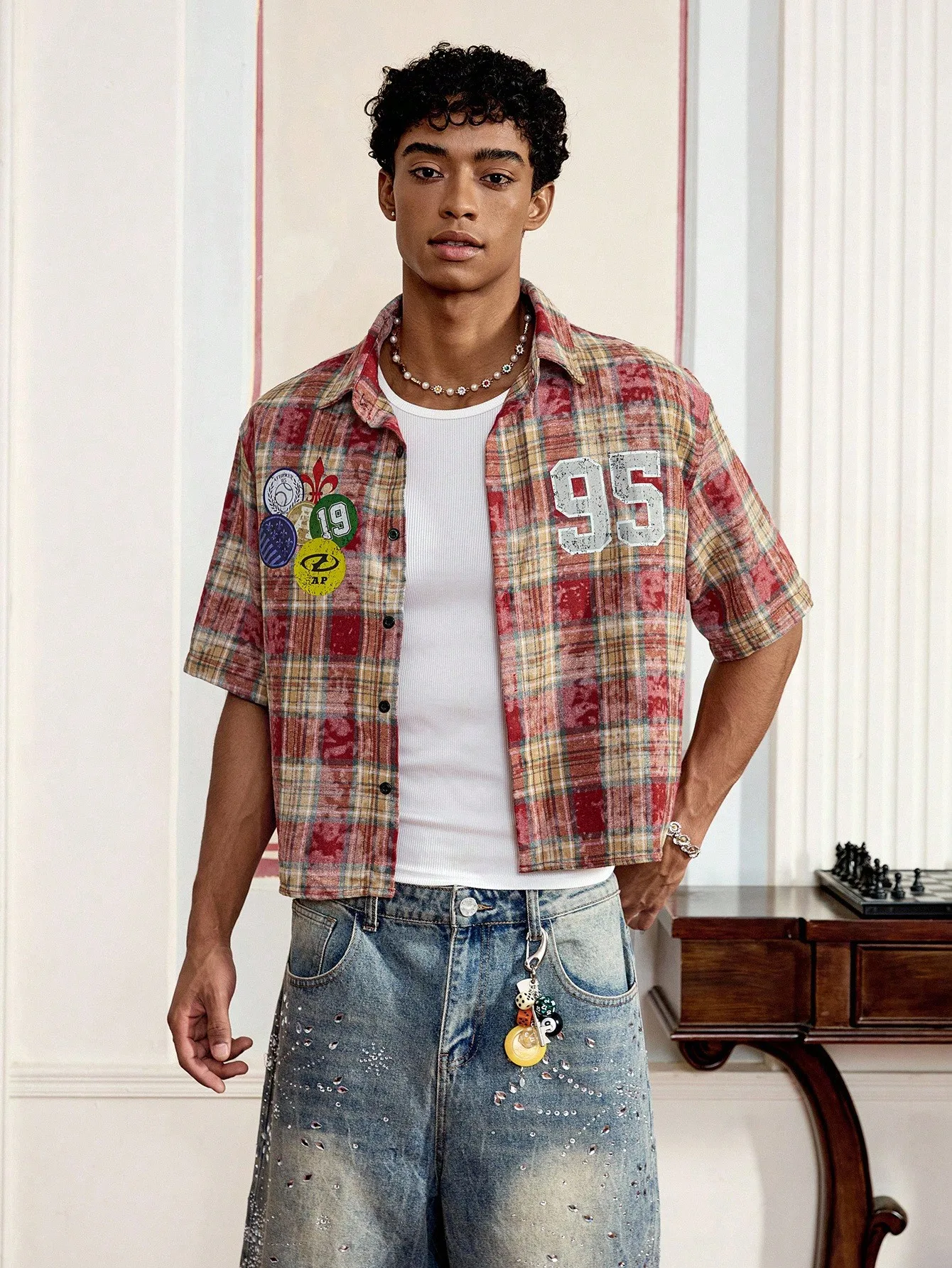 

Men's Loose Fit Plaid Short Sleeve Woven Shirt with Patch Appliques