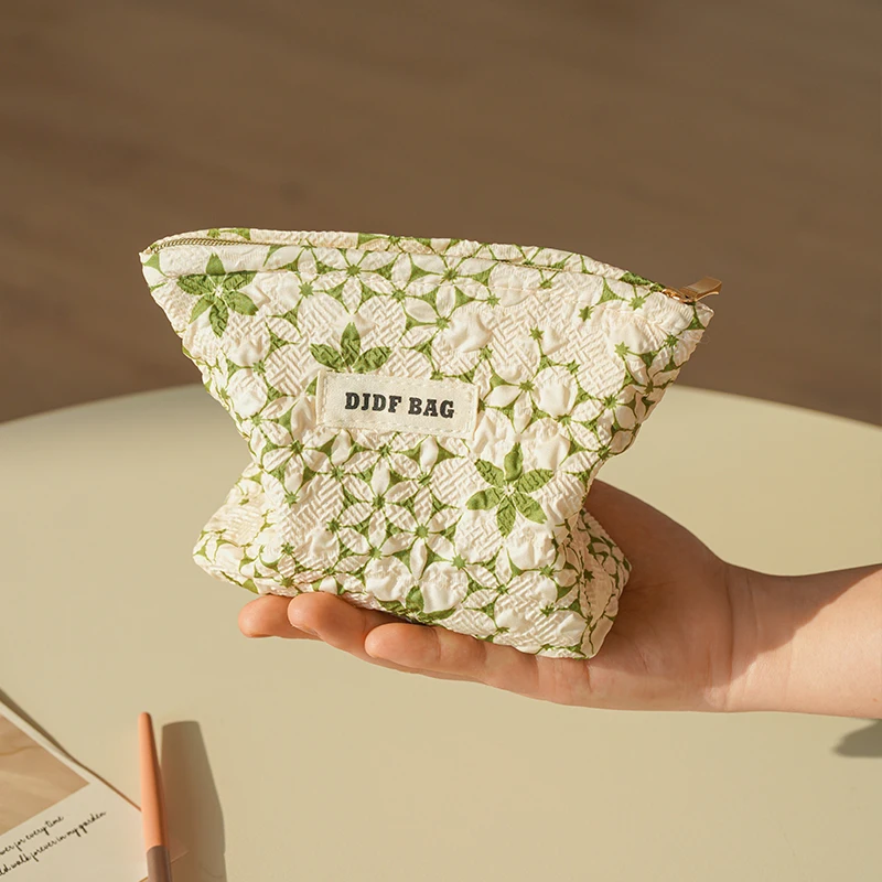 New Small Girls Cosmetic Bag Green Small Fresh Portable Mini Sanitary Napkin Storage Bag Commuter Coin Purse Portable Key Bag