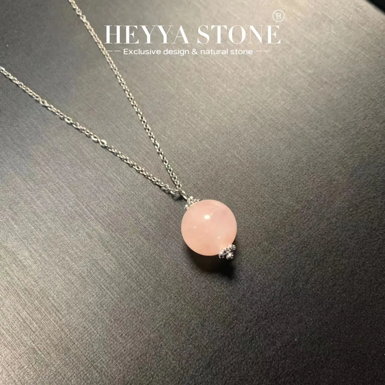 HEYYA STONE ROTONDO Collana con ciondolo in quarzo rosa naturale per donna Argento 925 placcato semplice gioielleria raffinata Pietra preziosa Stile