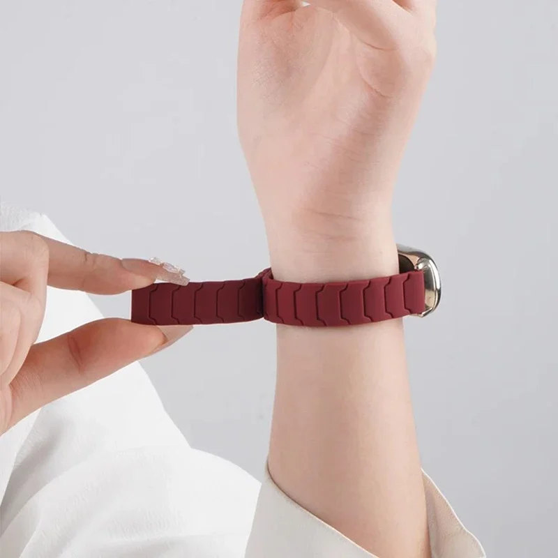 Силиконовый ремешок с магнитной петлей для Xiao Mi Band 9 8, спортивный браслет, двухцветный браслет для Xiao Mi Band 8 9, аксессуары Correa