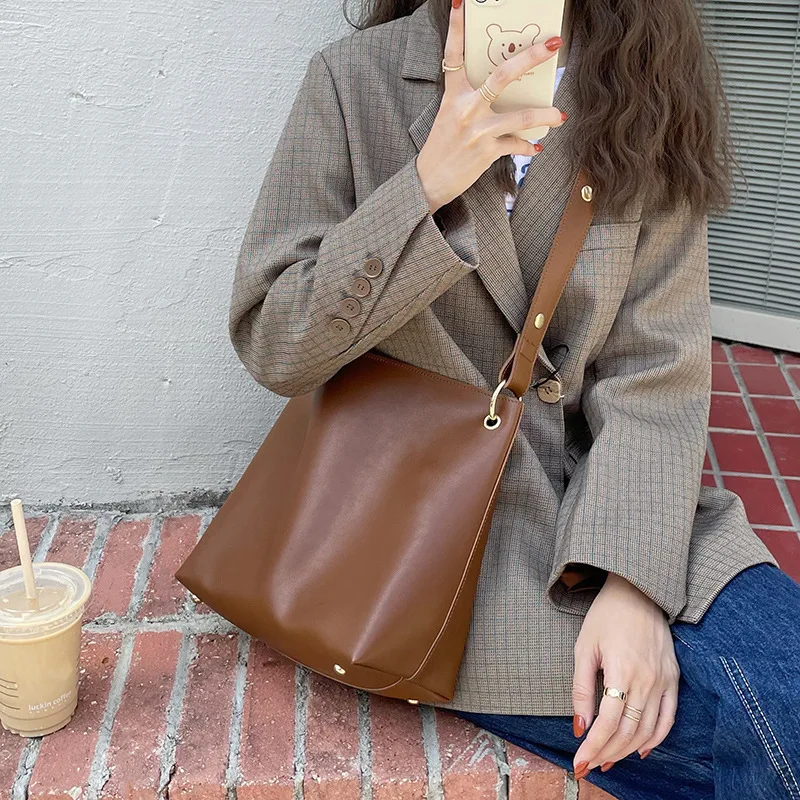 

Большая вместительная сумка через плечо для женщин, осень-зима, новая универсальная сумка-тоут в стиле ретро, однотонная сумка из искусственной кожи на одно плечо, подмышки