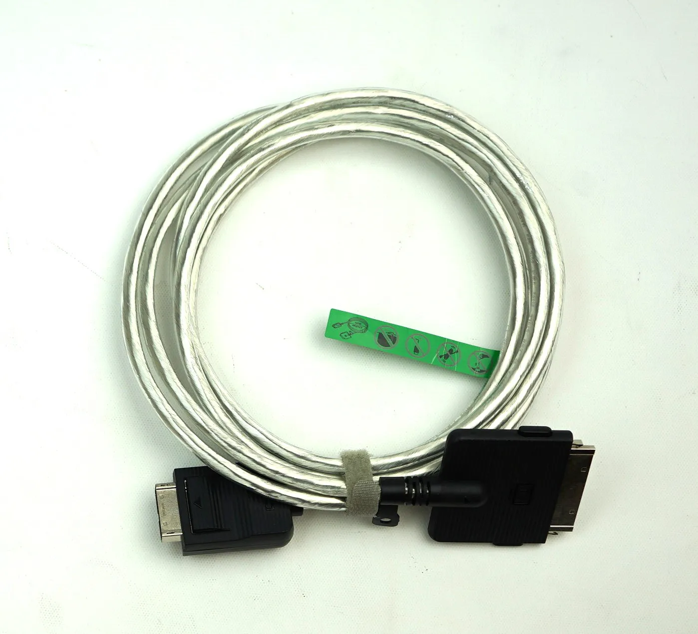 

Длинный кабель Samsung One Connect для QN77S95CAF — новый в употреблении