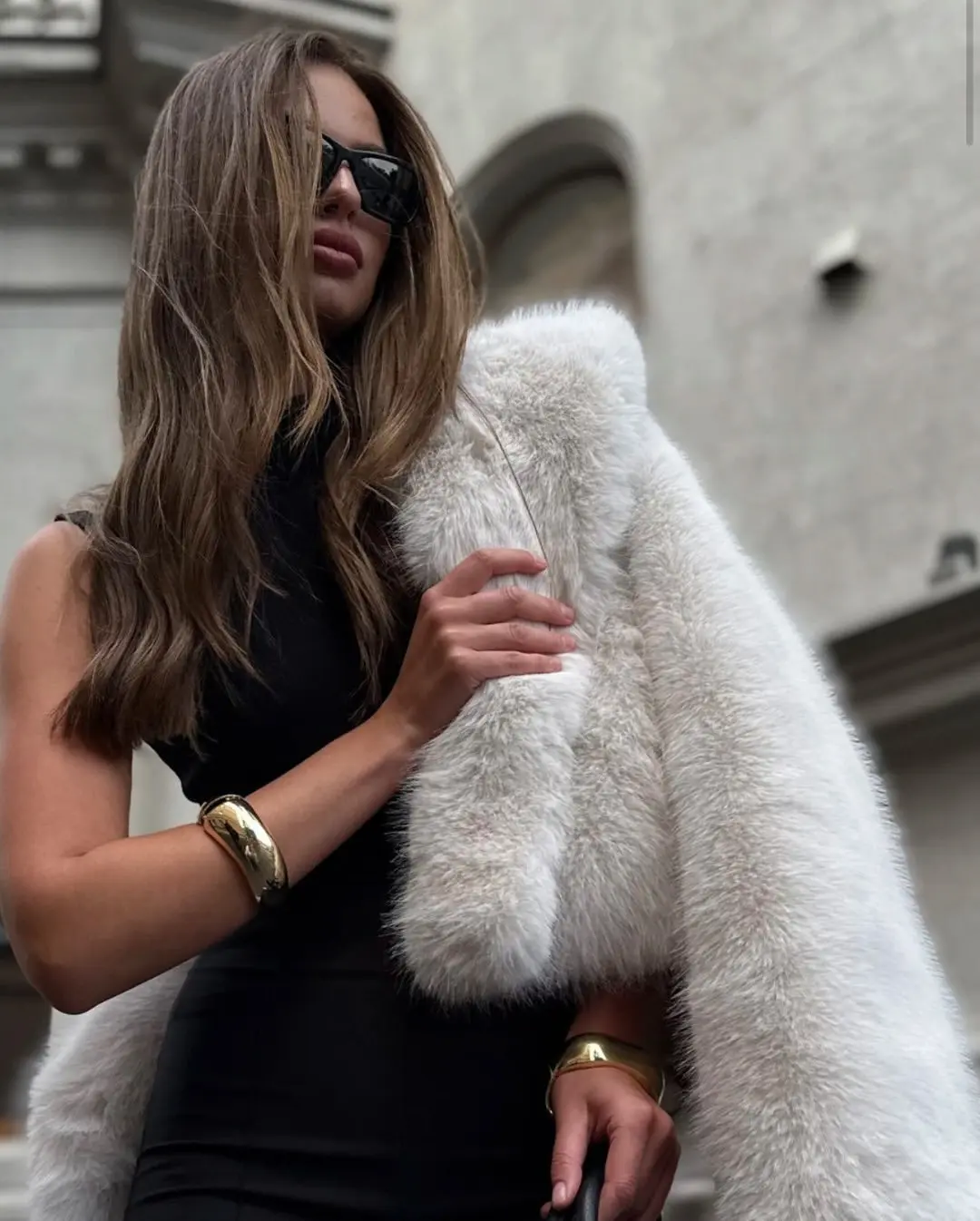 Lautaro Winter Short Thick Warm Shaggy Soft Black Faux Fur Coat Women Shawl Collar 2026 Loose Luxury High Quality Fluffy Jacket
