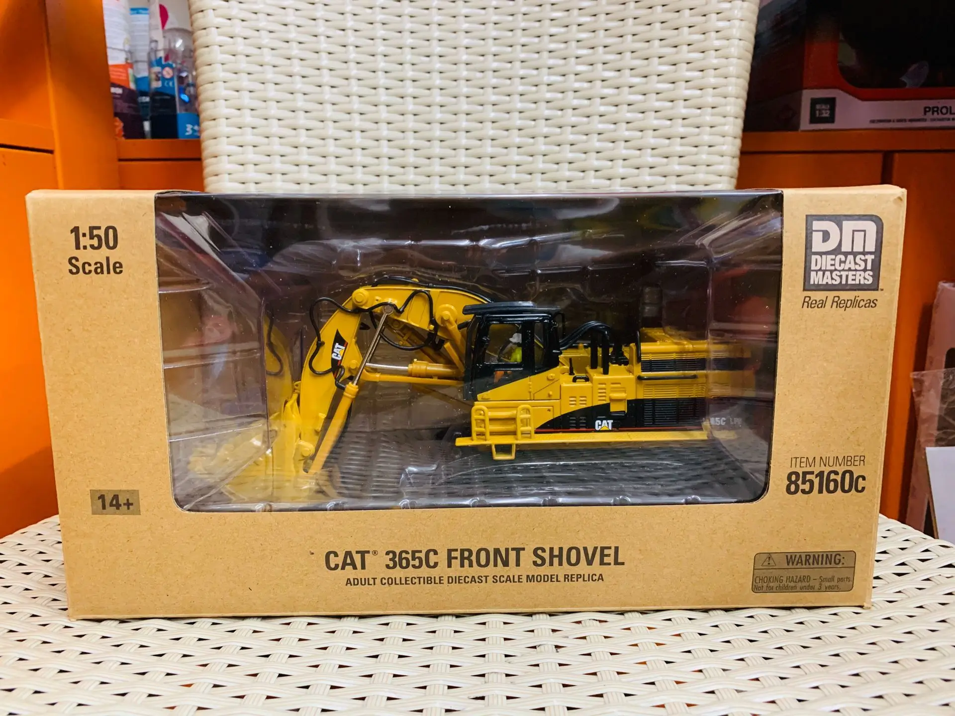 DM 365C Front Shovel 1:50 Scale Metal By DieCast Masters 85160C Collectible Model New in Box