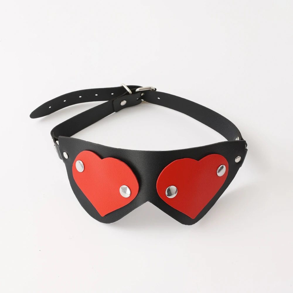 Maschera per gli occhi sexy per adulti a forma di cuore misteriosa oscurante in pelle scura SM Forniture per adulti Maschera per flirt in pelle per coppia