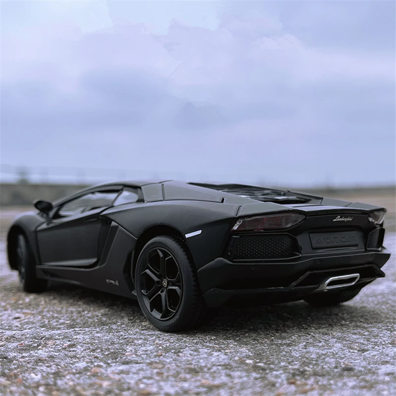 1:24 Aventador Alloy Sports Car Model Diecast Metal Toy Racing Car Vehicles Model High Simulation Collection Childrens Toys Gift