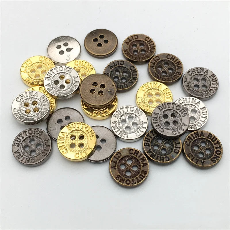 50 pz/lotto 15mm Metallo di Colore Di Plastica Bottoni Cucire Ornamenti Garment Apparel Jeans Accessori Fatti A Mano DIY 4 Fori Flatback Button