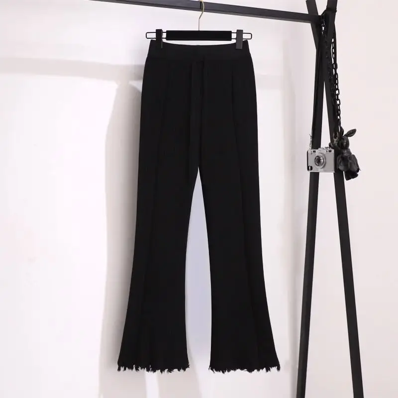 Outono feminino mostra emagrecimento, redução de idade e linhas de bloqueio de carne O design das calças de malha, calças queimadas, na moda