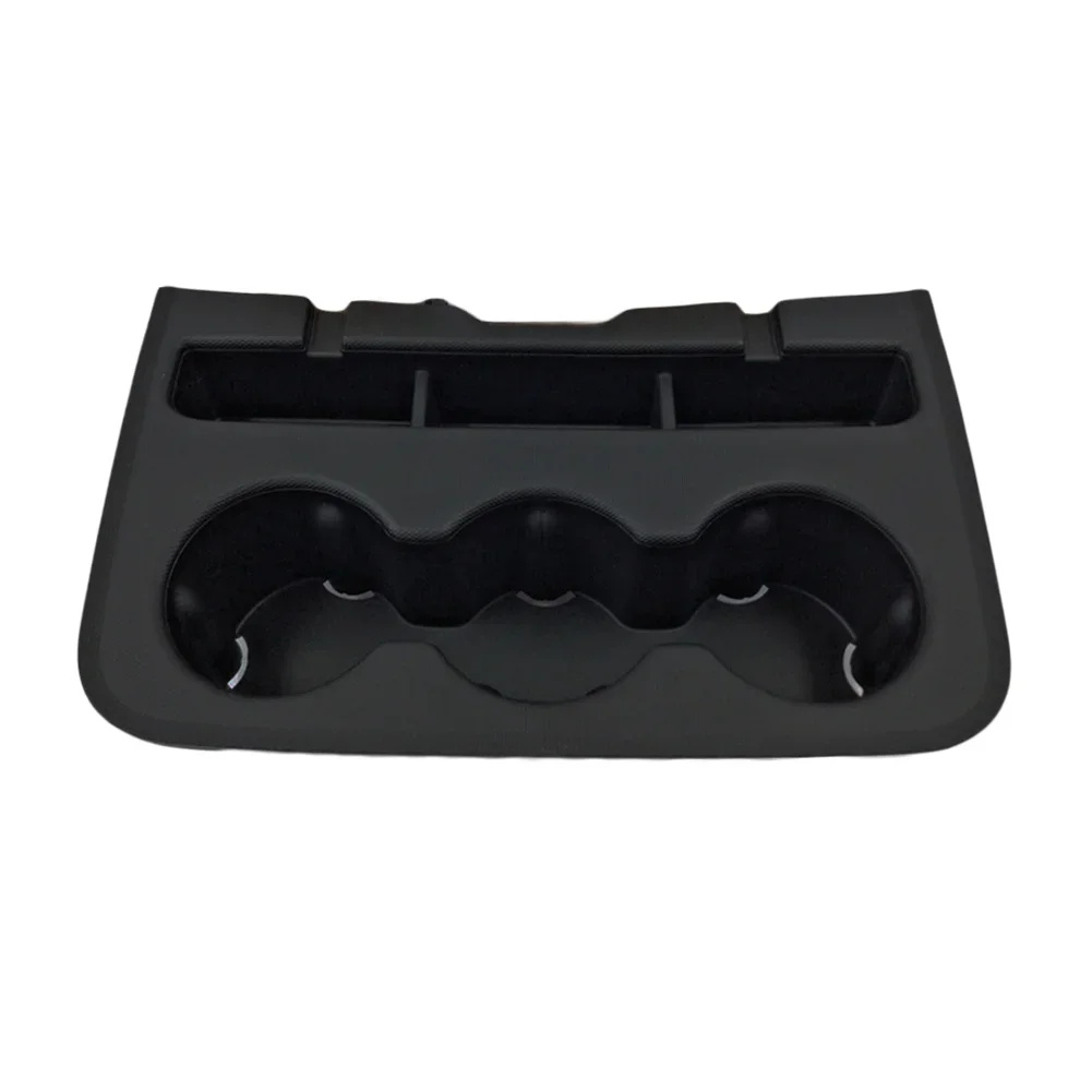 

Вставка-подстаканник для подлокотника, совместимая с OEM-отверстиями, установка защелкивающимся способом, модель-специфическая, пластиковая конструкция.