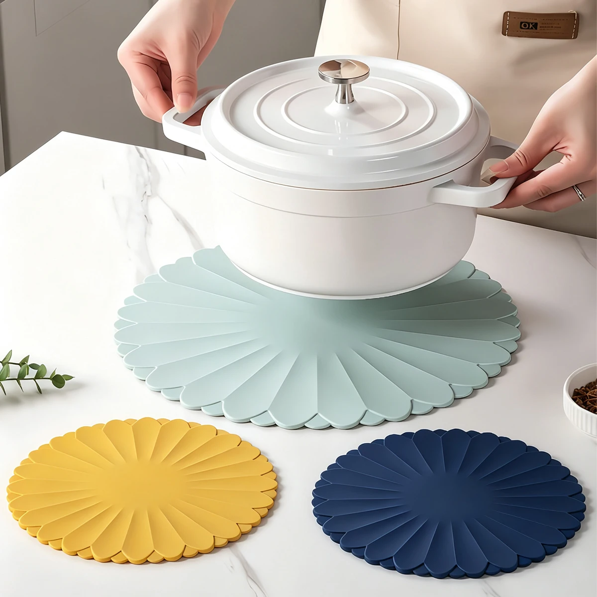 1Pc Cute Silicone Trivet Mat Heat Resistant Non‑Slip Pot Holder Multi‑Color Kitchen Table Heat Insulation Pad for Home Kitchen