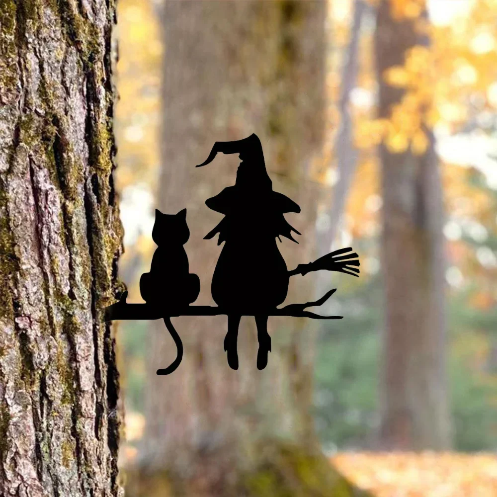 "Décor extérieur magique: piquet de souche d'arbre à chat et de sorcière en fer, apportant une touche d'enchantement à votre cour"