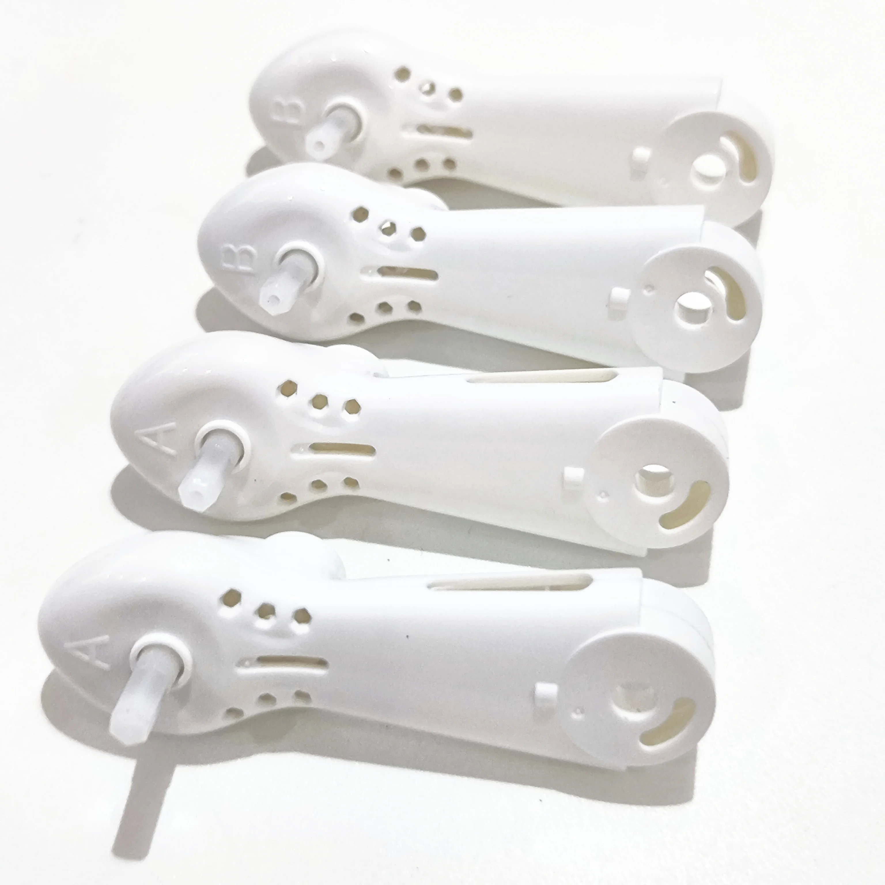 

Оригинальные запасные резиновые детали для квадрокоптера SYMA Z3 Foldable Drone RC, полный комплект A/B (4 шт.) с основными шестернями и комплектом аксессуаров