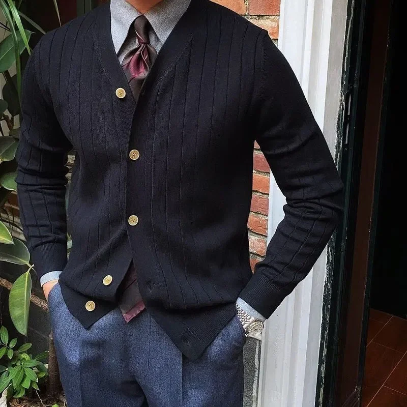 

Новый легкий эластичный весенний свитер с v-образным вырезом, мужские однобортные джемперы, вязаный кардиган, верхняя одежда, однотонная полосатая свободная посадка