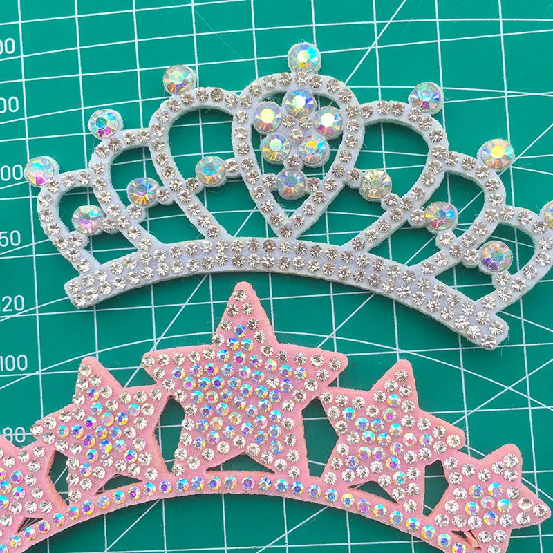 10 Stück Heißfix-Strassstein-Applikationen aus Vliesstoff in Form einer Krone für DIY-Kleidung, Schuh- und Hutdekoration. – Detail 3