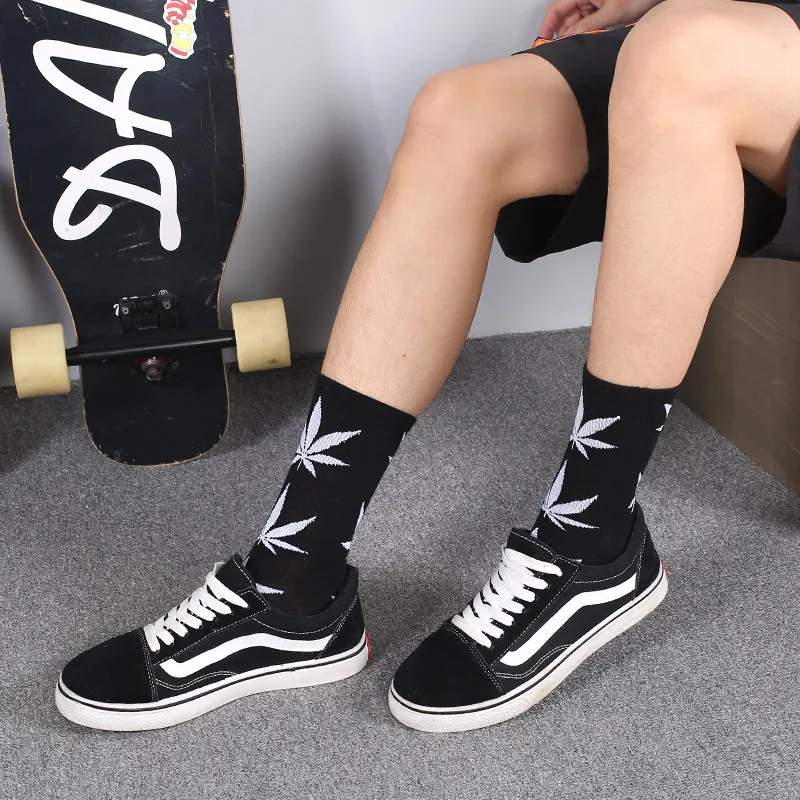 Street Style Men Skateboard Cotton Socks 10 Pairs/Set Colorful Maple Leaf Men\'s High Knee Weed Long Socks