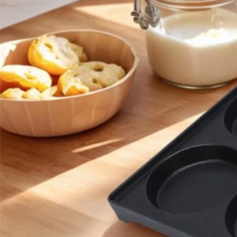 

8-Hole Grilled Sausage Pan Rust Proof Egg Iron Plate Reusable Bread Pan Wear Resist for Homemade French Bread Pan