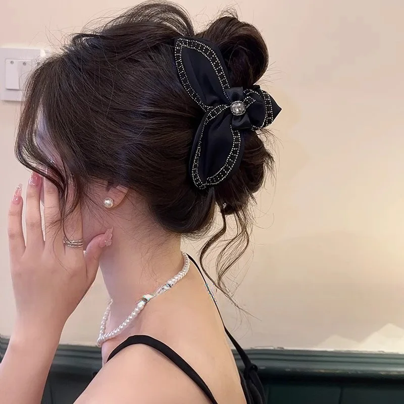 1PC  2025 New Style Women's Graceful Audrey Hepburn Style Large Shark Clip Hairpin with a Butterfly Bow at the Back of the Head