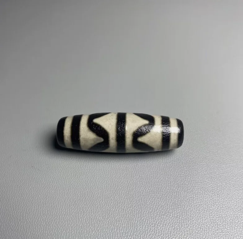 Tibetan Old Oily Agate Dzi * Tiger Teeth * Bead Pendant 15*40mm M3139