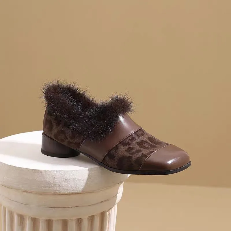 

Новинка 2025 года, зимние женские модельные туфли-лодочки на массивном каблуке с квадратным носком | Теплые офисные ботинки из искусственного меха норки и замши на флисовой подкладке из овчины