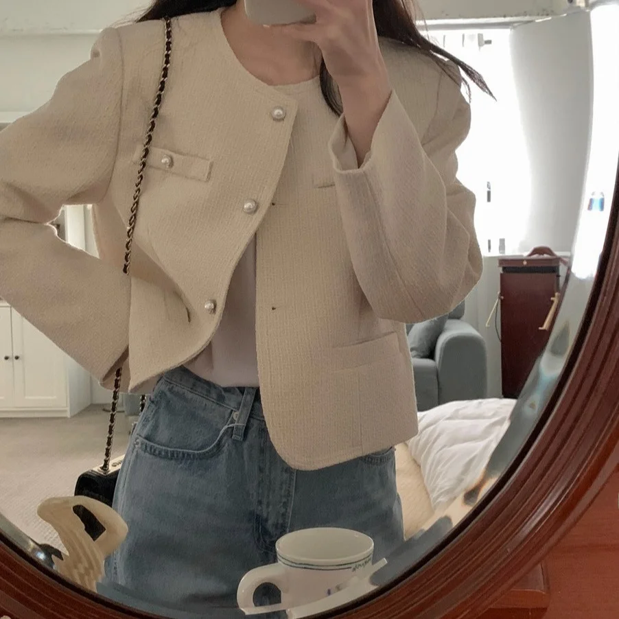 Korean Style Ins Gentle Pearl Button Pocket Design Short Coat round Neck Commuter Outerwear Fragrance Style Women's Jacket