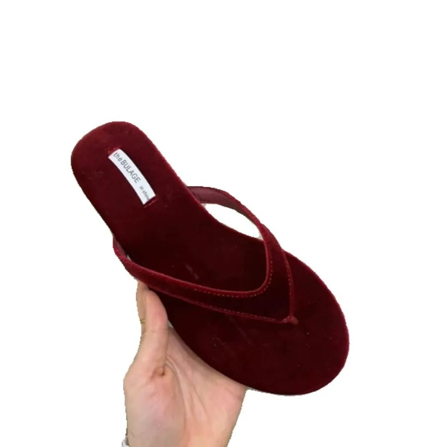 2024 Designer Summer Woman Slippers Fashion Clip Toe Flats Heel Silvery Ladies Outdoor Beach Shoes Flip Flop