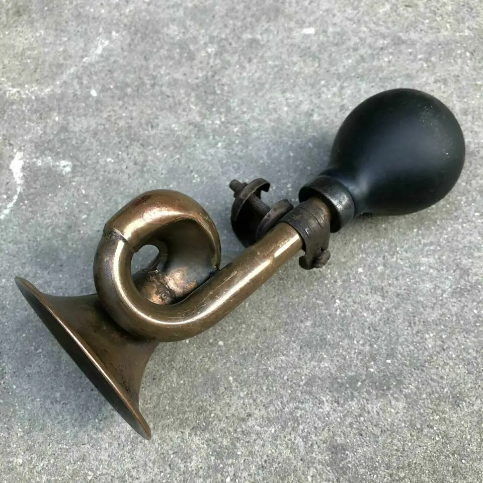 china USEFUL OLD BRONZE COLLECTABLE HANDWORK BIKE HORN ORNAMENTS