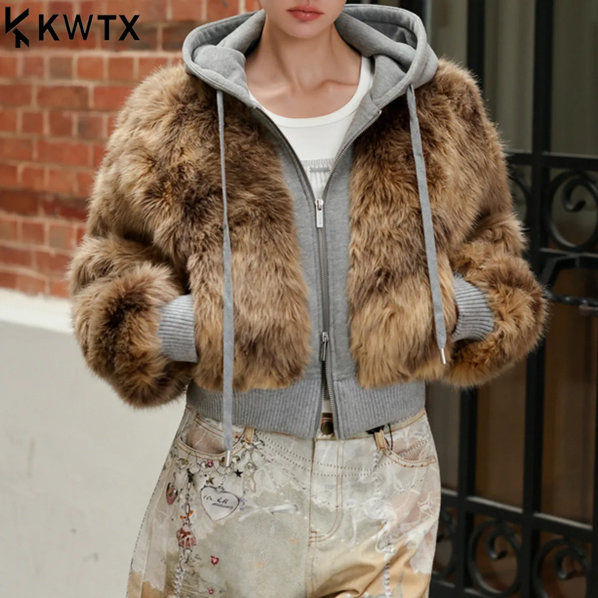 

KWTX 2025 Новая женская меховая куртка, короткое пальто с капюшоном на молнии, цветных блоков, лоскутное утолщенное зимнее теплое повседневное пальто премиум-качества