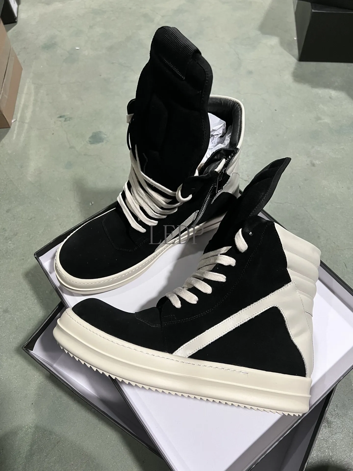 

Brand Men Ankle Boot High Top Women Sneaker Casual Quality Black Cow Suede Zip Design Fashion Street Luxury Flat Platform Shoe