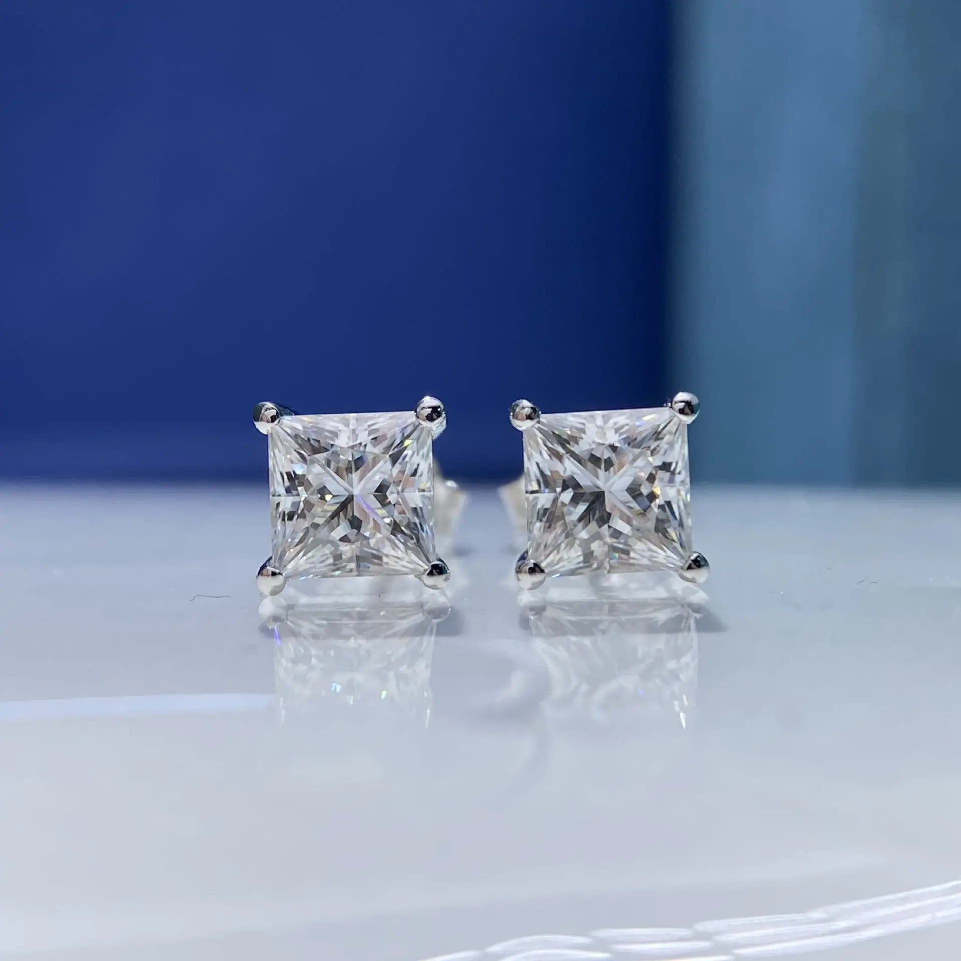 

Women's 1ct Moissanite Four-Prong Princess-Cut Earrings PT950 Platinum - Streamline Claws, Bold Square, Ear Luxury Accent